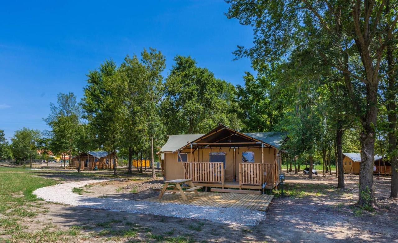 Agriturismo Tenuta Regina - Glamping luxury lodges Palazzolo dello Stella Bagian luar foto