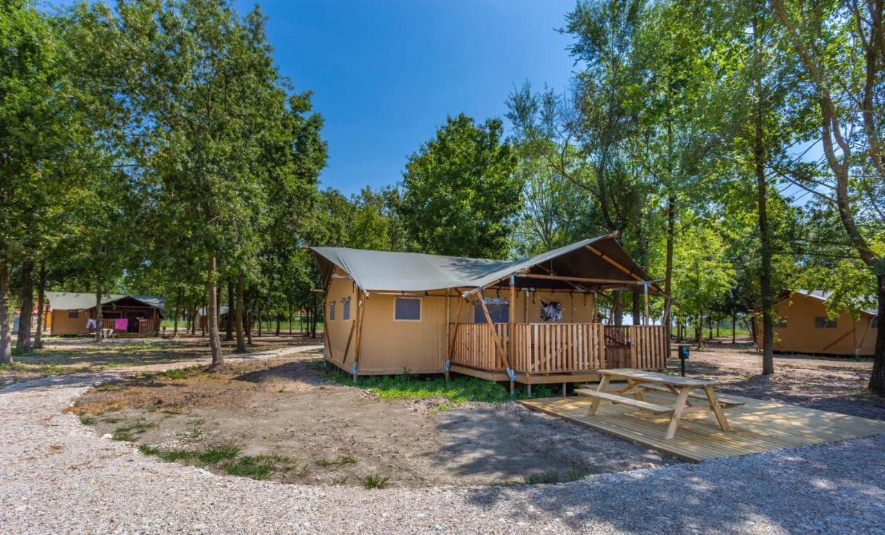 Agriturismo Tenuta Regina - Glamping luxury lodges Palazzolo dello Stella Bagian luar foto