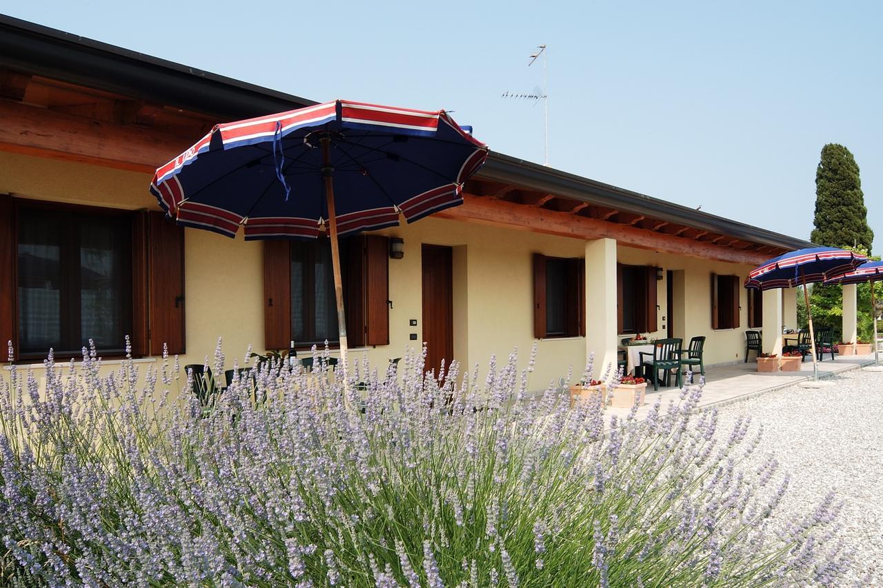 Agriturismo Tenuta Regina - Glamping luxury lodges Palazzolo dello Stella Bagian luar foto