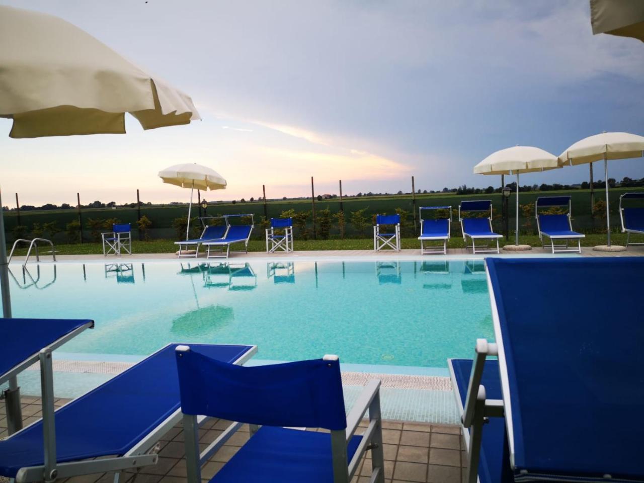 Agriturismo Tenuta Regina - Glamping luxury lodges Palazzolo dello Stella Bagian luar foto