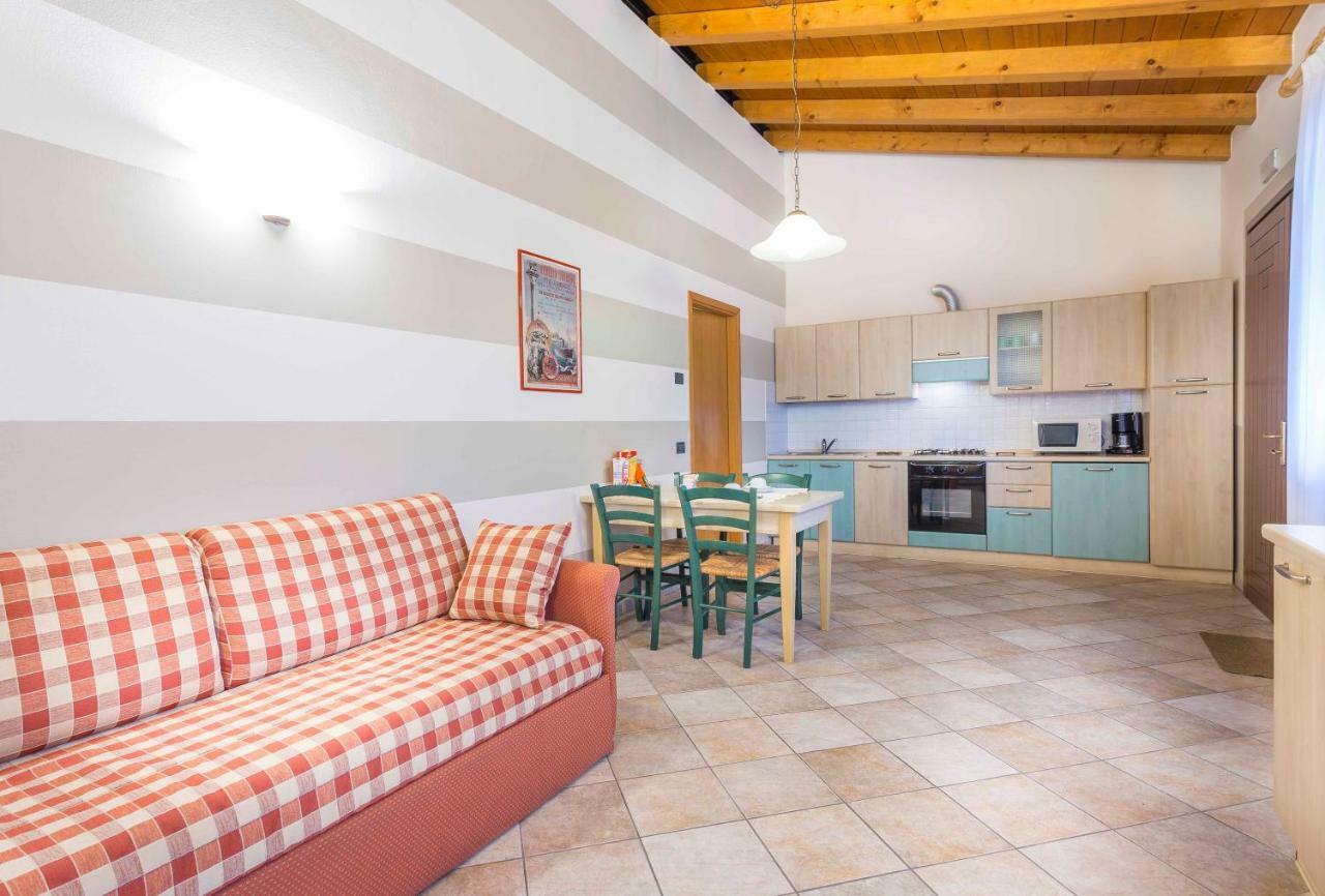 Agriturismo Tenuta Regina - Glamping luxury lodges Palazzolo dello Stella Bagian luar foto