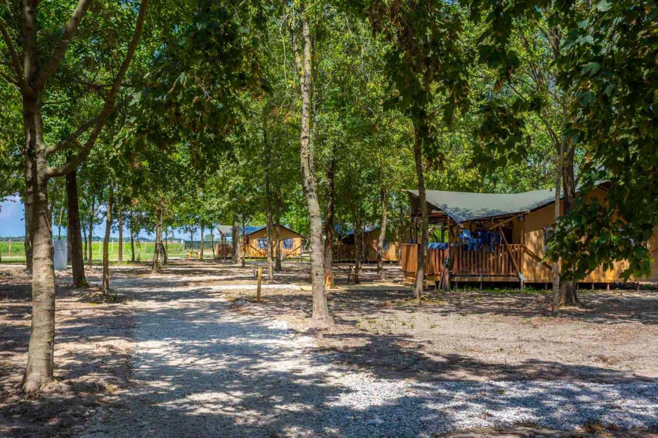 Agriturismo Tenuta Regina - Glamping luxury lodges Palazzolo dello Stella Bagian luar foto